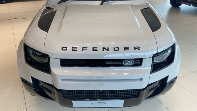 Land Rover Defender 3.0 D350 X-Dynamic HSE 90 3dr Auto Diesel Estate - Image 30